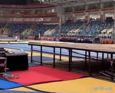 乒乓球亚锦赛变荒野求生比赛场地惊现青蛙？现场环境令人担忧