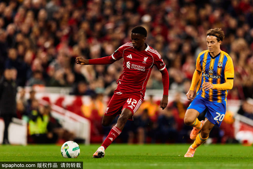 琼斯成功(gōng)传球122次，创造03-04赛季以(yǐ)来利物浦欧冠单场纪录！
