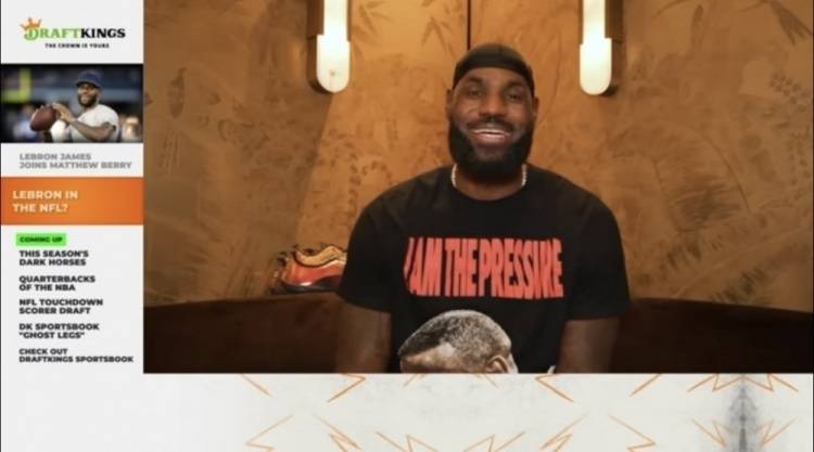 詹姆斯(sī)自曝(pù)曾认真(zhēn)考虑加盟NFL！停摆期收到海鹰队球(qiú)衣(yī)竝(bìng)接受橄榄球(qiú)训练