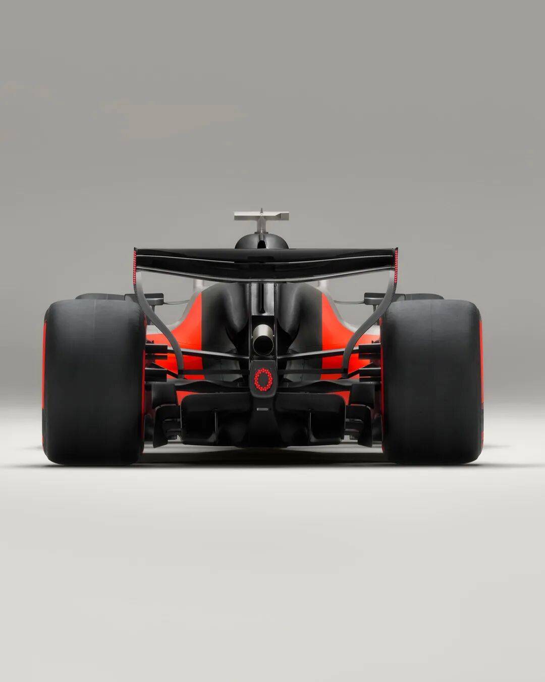 BALENCIAGA 首个橄榄球系列 | Audi Sport F1概念赛车发布 | Heron Preston 回归重掌品牌