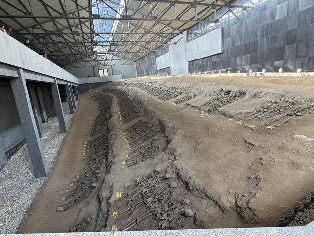 吉林辽源有座山,层层叠叠垒满白骨