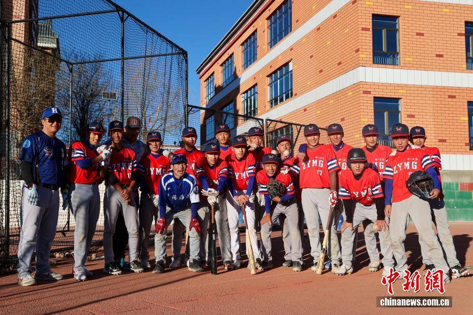 【图片故事】棒球教练华旦班玛:为高原牧区孩子挥出一条“梦想之路”