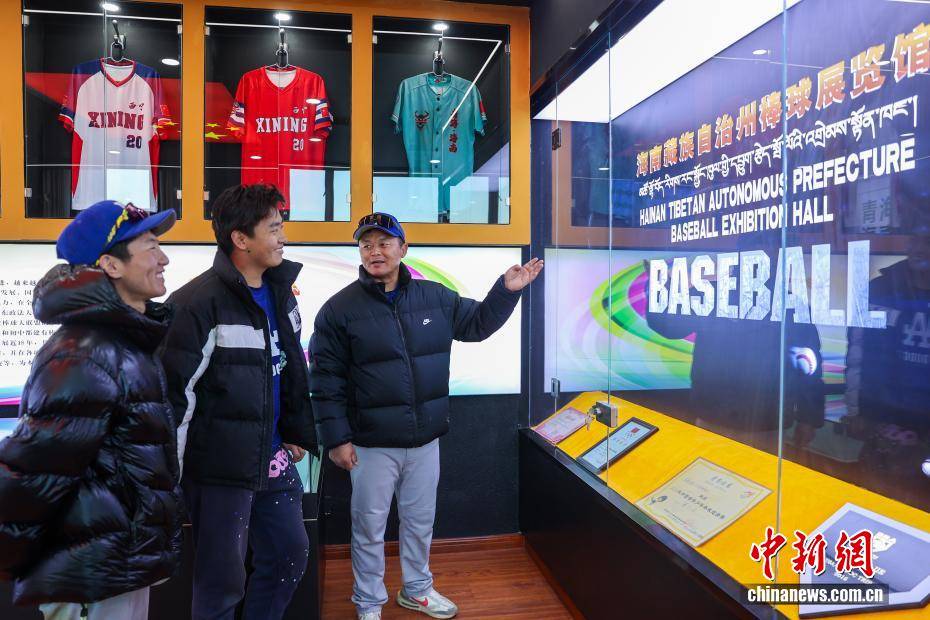 【图片故事】棒球教练华旦班玛:为高原牧区孩子挥出一条“梦想之路”