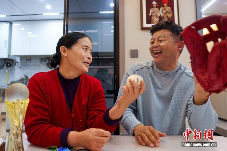 【图片故事】棒球教练华旦班玛:为高原牧区孩子挥出一条“梦想之路”