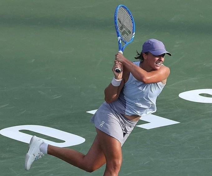 中网第8比赛日看点:辛纳决赛战黑马新星,斯瓦泰克领衔冲八强