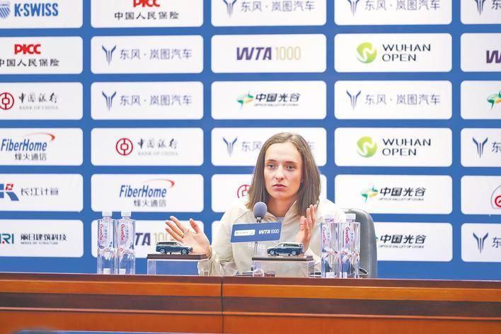 萨巴伦卡和斯瓦泰克隔空叫板