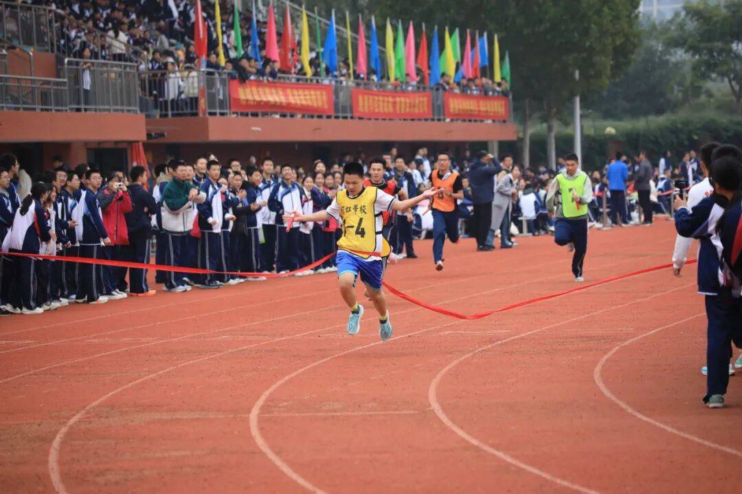 咸陽(yáng)彩虹(hóng)中学運(yùn)动会精彩集锦