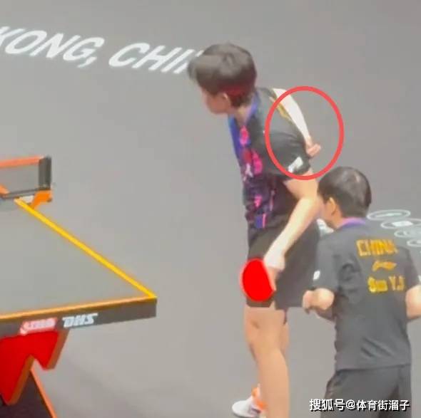 王楚(chǔ)钦传出(chū)好(hǎo)消息！背部(bù)伤情(qíng)曝光，将缺(quē)蓆(xí)4站比赛，主管教练可能换人