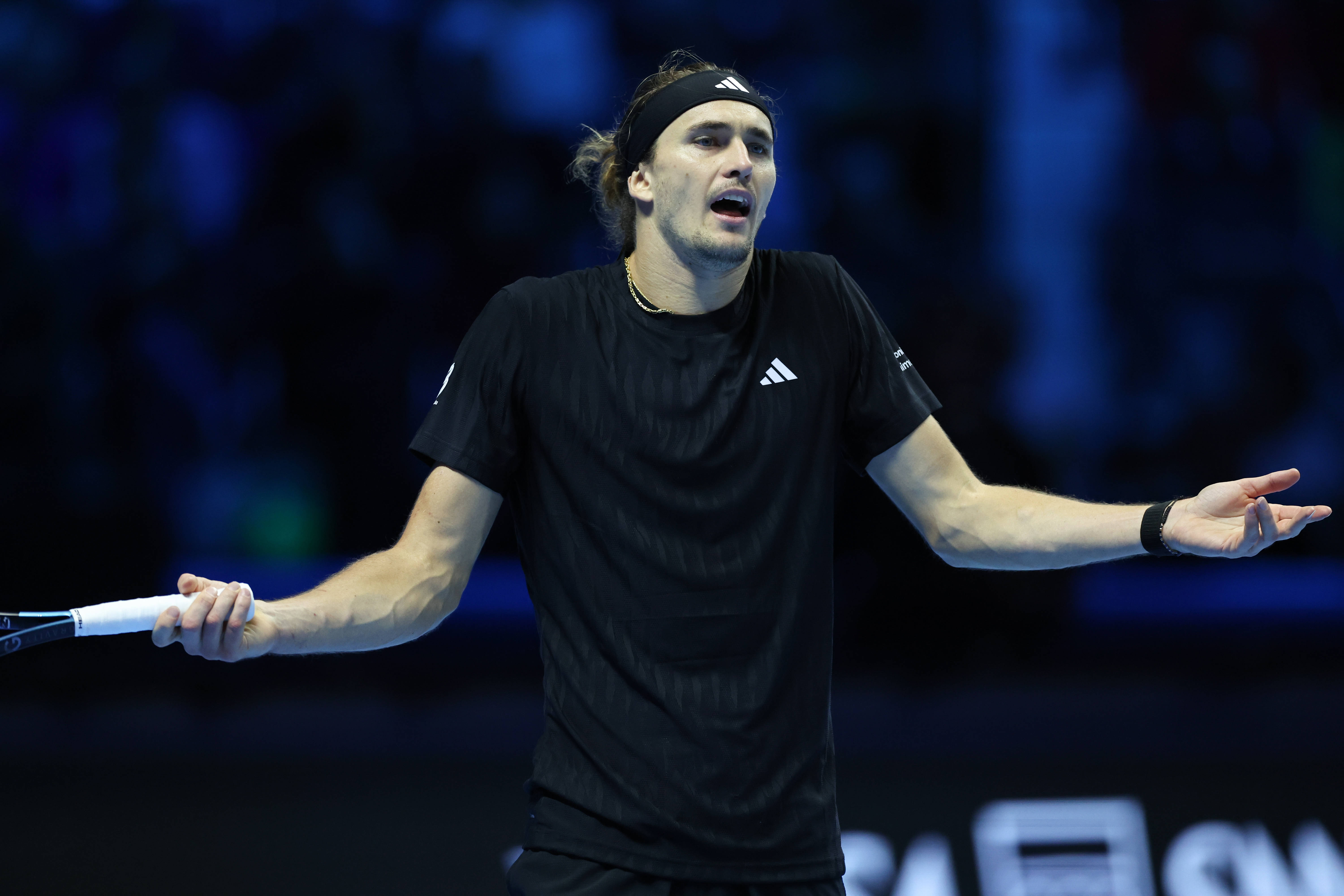 (体育)网球——ATP年终总决赛:奥热-阿利亚西姆胜兹韦列夫