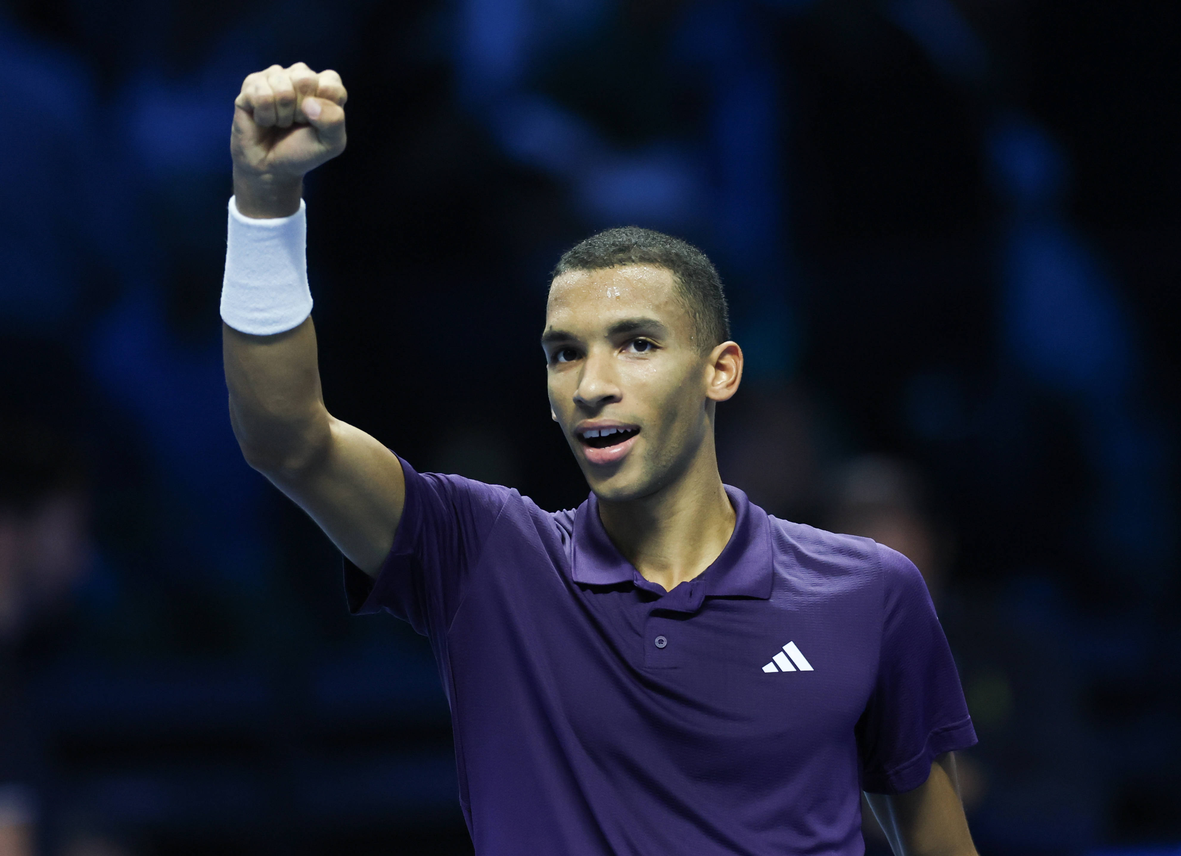 (体育)网球——ATP年终总决赛:奥热-阿利亚西姆胜兹韦列夫