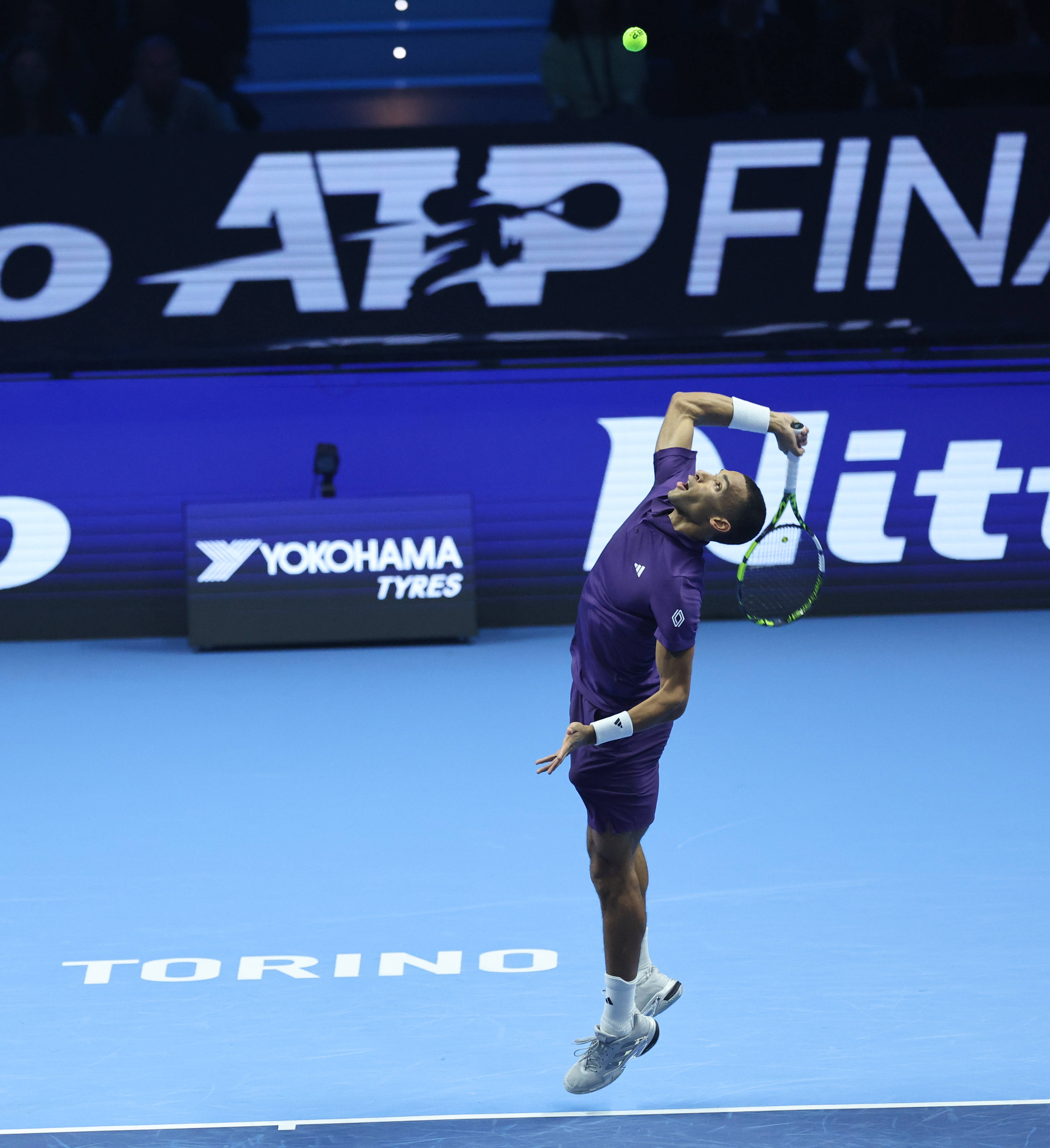 (体育)网球——ATP年终总决赛:奥热-阿利亚西姆胜兹韦列夫