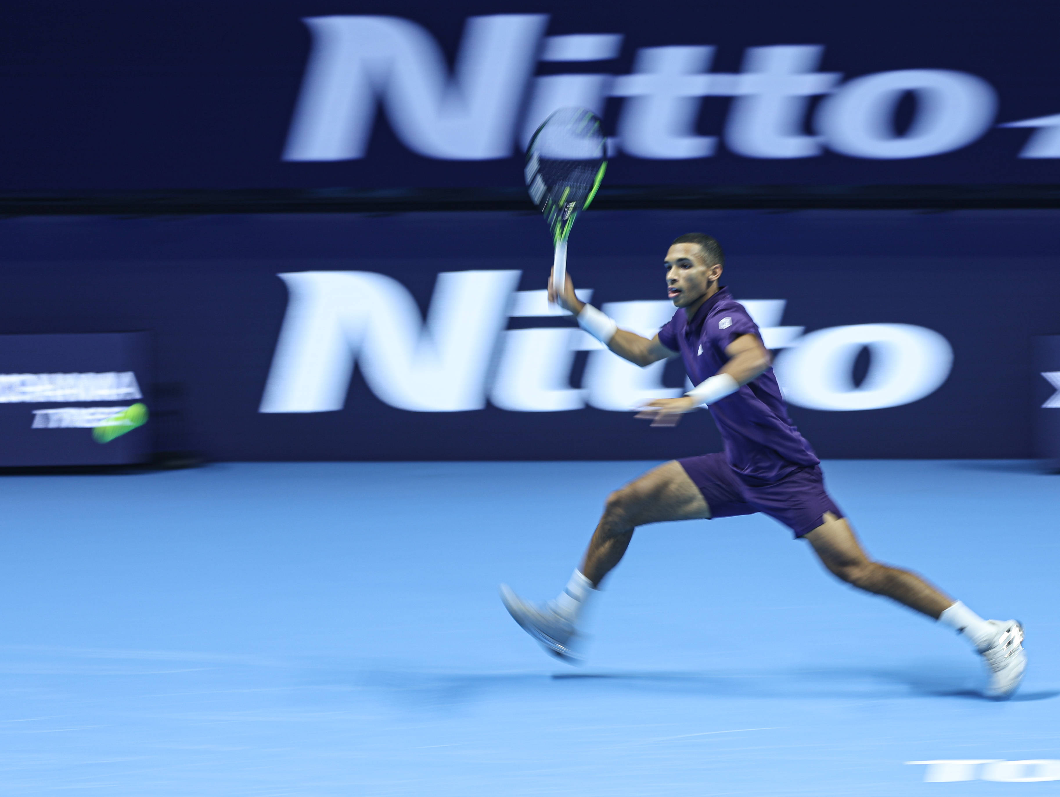 (体育)网球——ATP年终总决赛:奥热-阿利亚西姆胜兹韦列夫