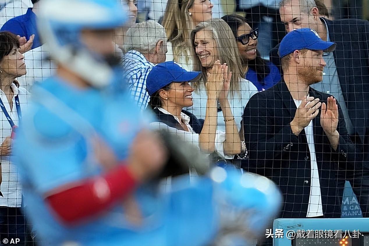 哈里梅根夫妇看棒球比赛,因受到皇室待遇坐前排,引发网友不满