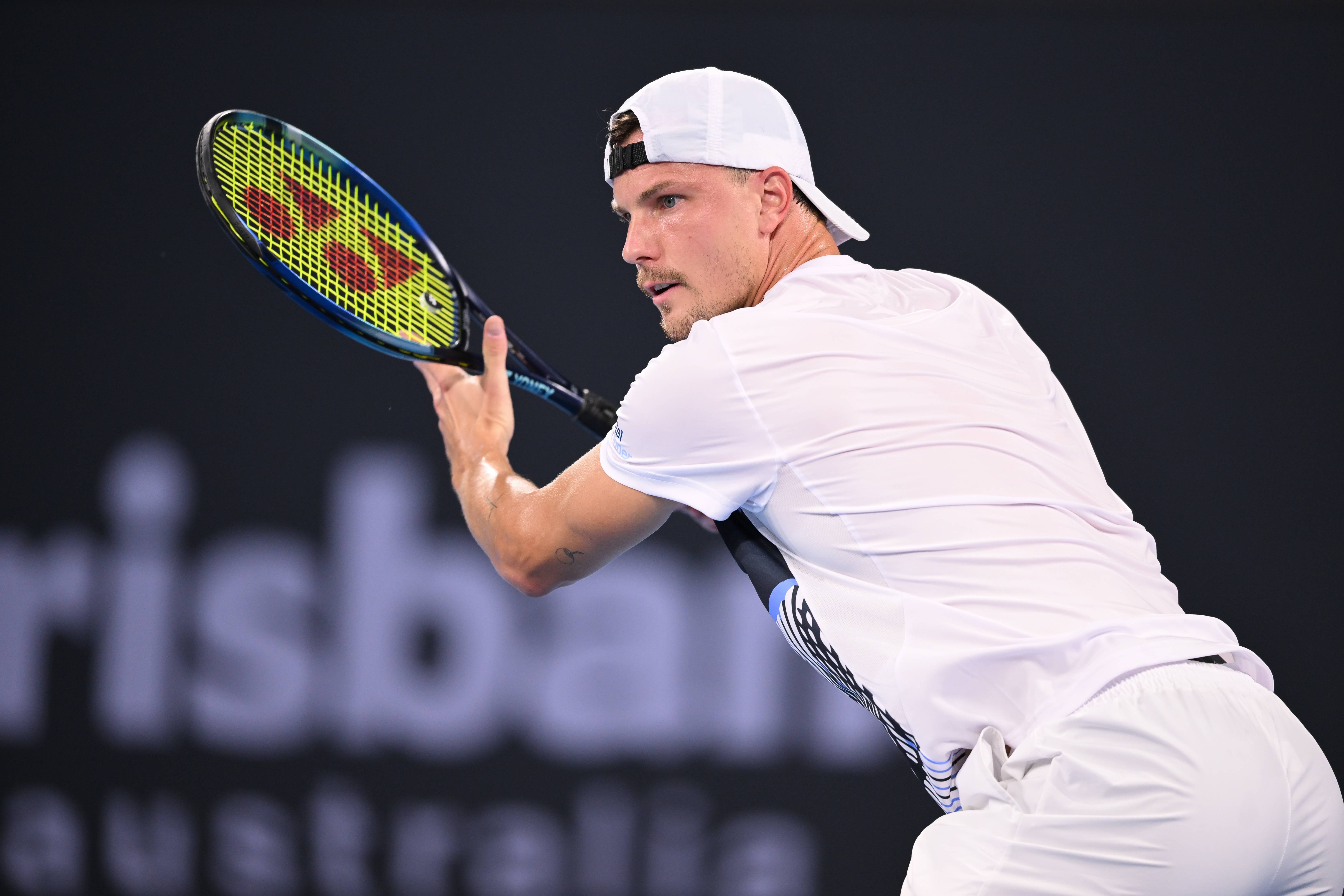 （外代(dài)二(èr)线）网球——布裡(lǐ)斯班国際(jì)赛：梅德(dé)韦傑(jié)夫晉(jìn)级