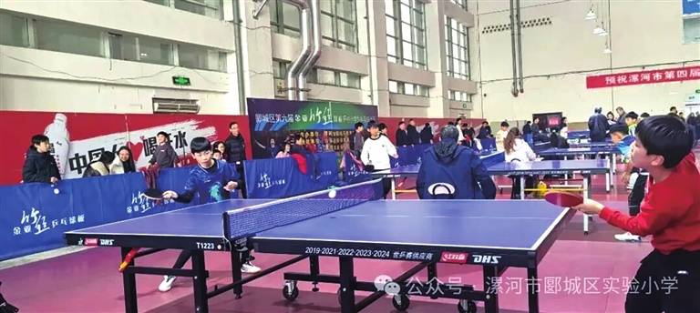 漯河市郾城区實(shí)验小學(xué)乒乓球队获市级比赛团体冠軍(jūn)
