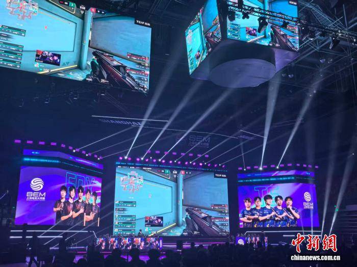 2025上(shàng)海电竞大师赛开赛 中外頂(dǐng)級(jí)选手上(shàng)演“巅峰对决”